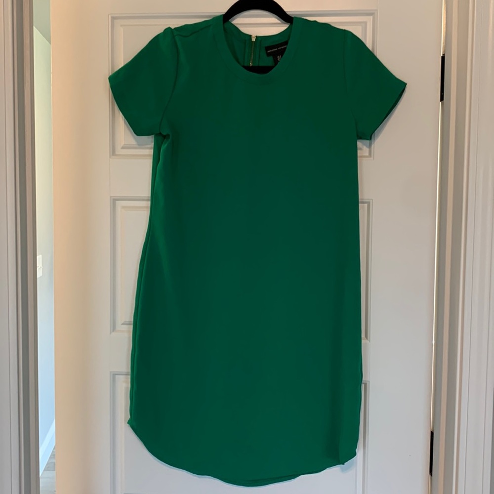 Short sleeve green dress